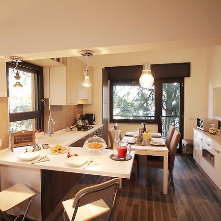 Eur Bright Spacious Terraced Apartment With Private Parking Only For Small Cars Rome Exterior photo