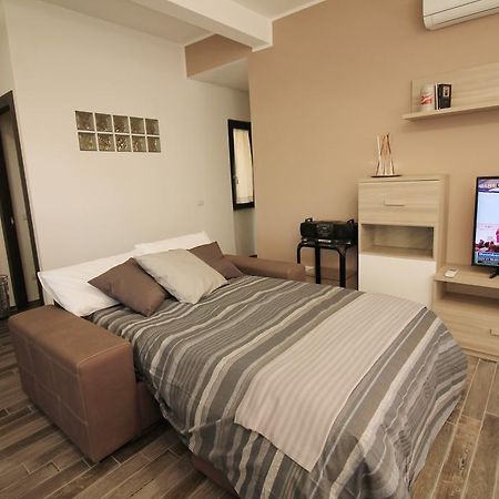 Eur Bright Spacious Terraced Apartment With Private Parking Only For Small Cars Rome Exterior photo