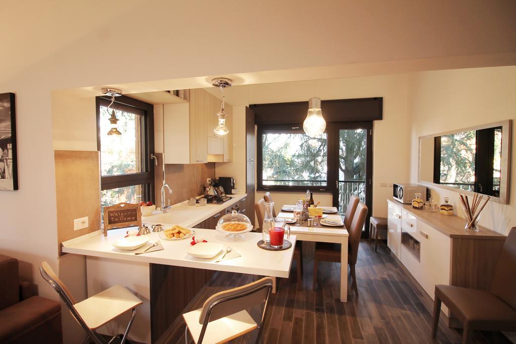 Eur Bright Spacious Terraced Apartment With Private Parking Only For Small Cars Rome Exterior photo