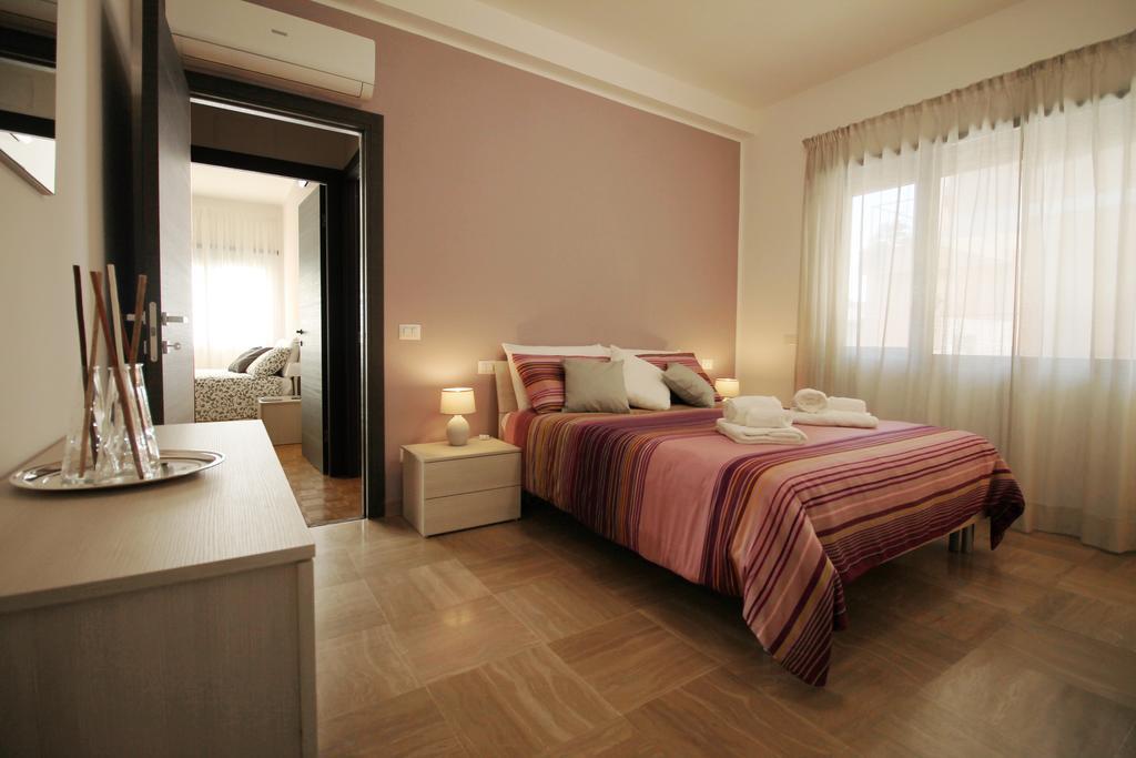 Eur Bright Spacious Terraced Apartment With Private Parking Only For Small Cars Rome Exterior photo